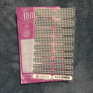 Jamberry Houndstooth Nail Wraps in Black and White